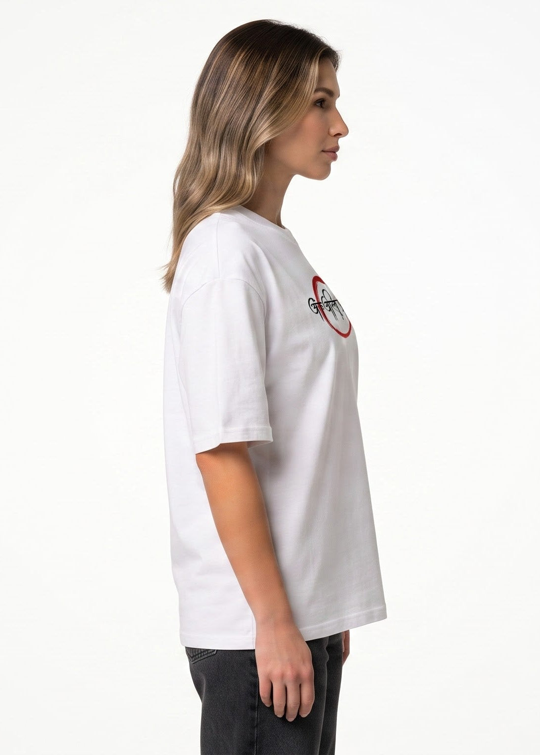 D'unbond Label White Aham Brahmasmi Calligraphy Graphic Oversized Tee for Women